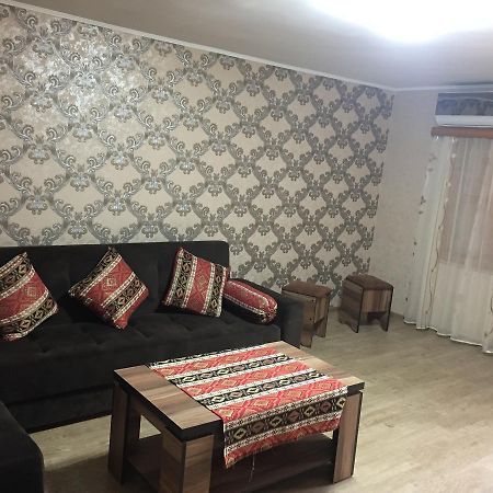 Old Yard Guest House Tbilisi Buitenkant foto
