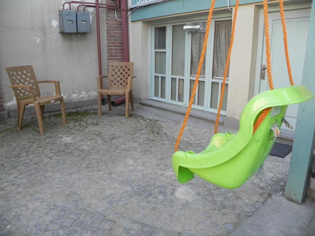 Old Yard Guest House Tbilisi Buitenkant foto