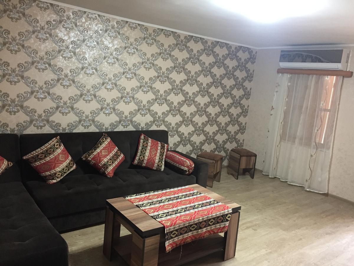 Old Yard Guest House Tbilisi Buitenkant foto